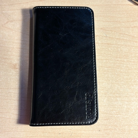Roots 73 iPhone x wallet/case like new - Picture 1 of 5